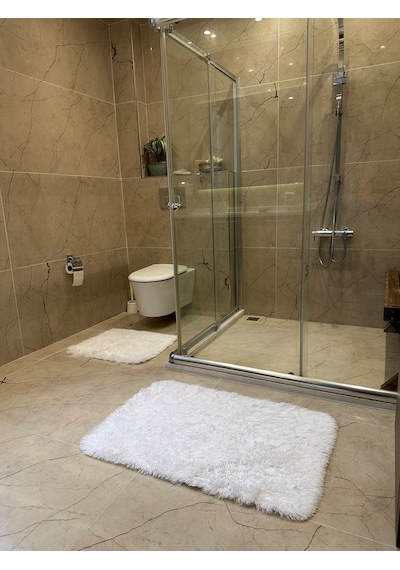 Tavşan Beyaz Kaymaz Tabanlı 2'li Banyo Halısı Seti
