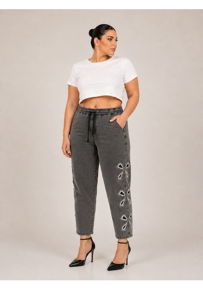 Zanessi Fashıon Büyük Beden Yüksek Bel Taş Detaylı Likralı Beli Lastikli Denim Mom Kadın Pantolon Siyah Zanessi Fashıon Büyük Beden Yüksek Bel Taş Detaylı Likralı Beli Lastikli Denim Mom Kadın Pantolon Siyah