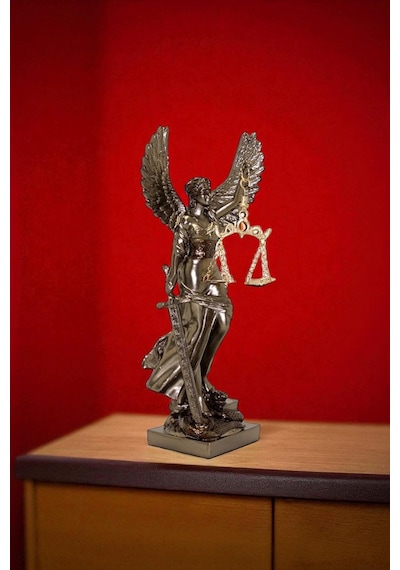 Kanatlı Adalet Tanrıçası Themis Biblosu
