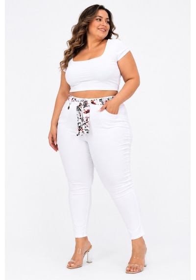Zanessi Fashıon Büyük Beden Toparlayıcı Kuşaklı Yüksek Bel Boru Paça Denim Kadın Pantolon Beyaz Zanessi Fashıon Büyük Beden Toparlayıcı Kuşaklı Yüksek Bel Boru Paça Denim Kadın Pantolon Beyaz
