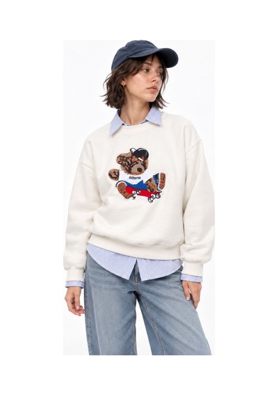 Hiccup İşlemeli Yuvarlak Yaka Uzun Kollu Sweatshirt Beyaz