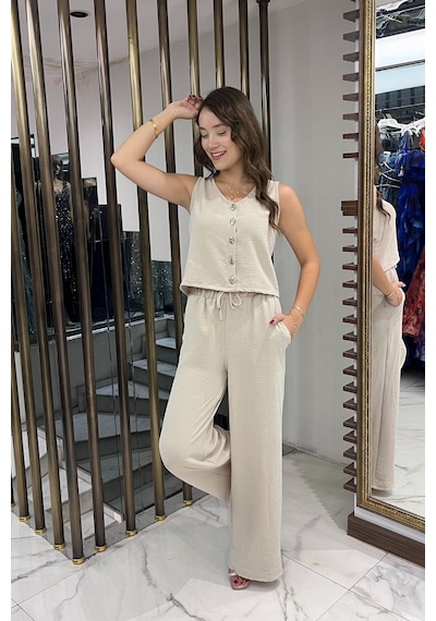 By Saygı Kadın V Yaka Önü Düğmeli Bluz Beli Lastikli Cepli Palazzo Pantolon Ayrobin 2'li Takım Bej By Saygı Kadın V Yaka Önü Düğmeli Bluz Beli Lastikli Cepli Palazzo Pantolon Ayrobin 2'li Takım Bej