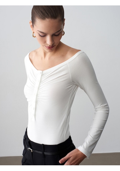 Dilvin 32661 Düğme Detaylı Bodysuit-ekru