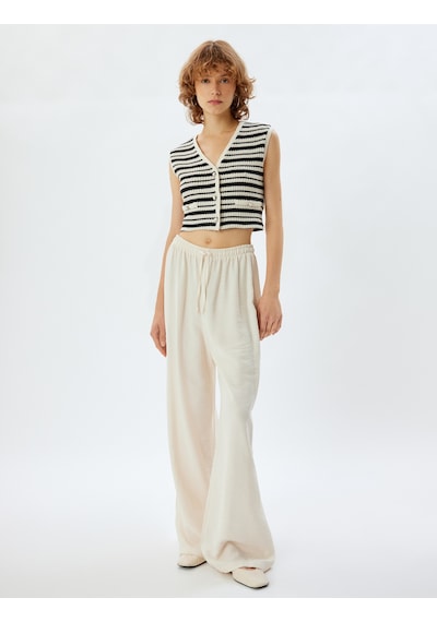 Koton Crop Triko Hırka Kolsuz V Yaka Renk Bloklu İnci Düğmeli Cep Detaylı Slim Fit Siyah Çizgili 5wal90030ık Siyah Koton Crop Triko Hırka Kolsuz V Yaka Renk Bloklu İnci Düğmeli Cep Detaylı Slim Fit Siyah Çizgili 5wal90030ık Siyah