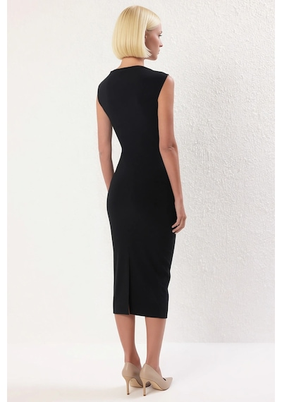 Benerly Kadın Bodycon Midi Elbise Kolsuz Kayık Yaka Aksesuar Detaylı Örne Siyah