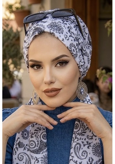 Aişe Tesettür Beyaz Siyah Etnik Desen Atkılı Bone