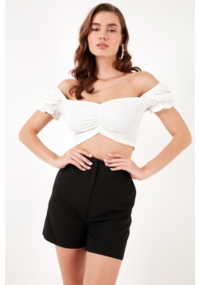 Lela Slim Fit Büzgü Detaylı Kalp Yaka Crop Bayan Bluz 5865601 Ekru