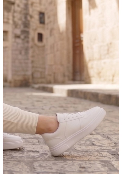 In Step Urban Pure White Comfort: Minimalist Beyaz Kadın Spor Ayakkabı