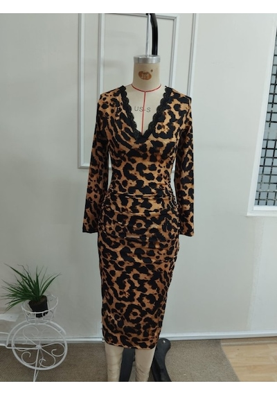Kadın Uzun Kollu Dantel Yakalı Arkadan Yırtmaçlı Desenli Midi Elbise Leopar