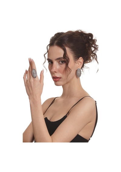 Kadın Antik Gümüş Kaplama Etnik Motif Baskılı Çivili Model Oval Küpe &yüzük Set Gümüş
