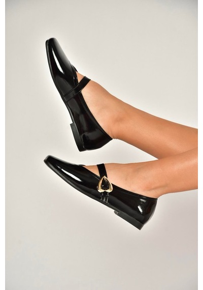 Fox Shoes Y726632608 Siyah Rugan Kalp Toka Detaylı Kadın Babet Siyah