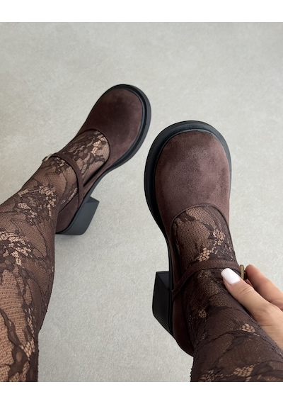 Selin Shoes Nora Kısa Topuklu Bilek Detaylı Gold Aksesuarlı Kadın Loafer- Kahverengi Süet Selin Shoes Nora Kısa Topuklu Bilek Detaylı Gold Aksesuarlı Kadın Loafer- Kahverengi Süet
