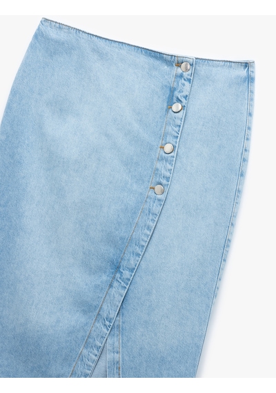 Koton Düğme Detaylı Yırtmaçlı Normal Bel Slim Fit Midi Denim Kalem Etek Açık İndigo 5sal70042md Açık İndigo