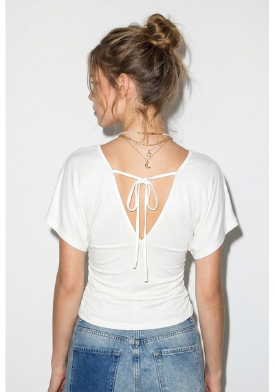 Kadın Vücuda Oturan Büzgülü Drape Detaylı V Yaka Yarasa Kol Bluz Öb261047 60286353 - Beyaz Kadın Vücuda Oturan Büzgülü Drape Detaylı V Yaka Yarasa Kol Bluz Öb261047 60286353 - Beyaz