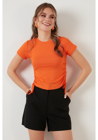 Lela Yanlardan Büzgülü Kısa Kollu Crop Bayan Bluz 5864010 Oranj