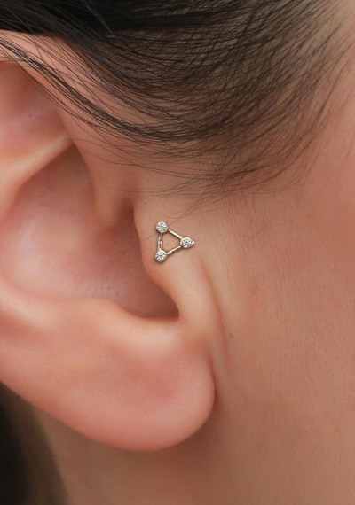 14 Ayar Altın Beyaz Taşlı Üçgen Tragus Piercing Sarı