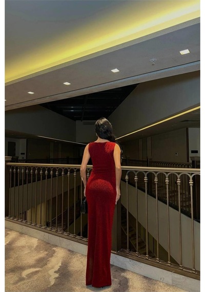 DefyModa Kadın Yırtmaçlı Maxi Askılı Abiye Elbise Kırmızı