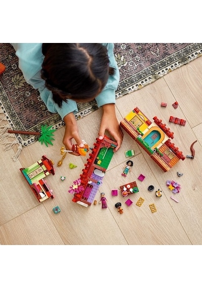 LEGO® Disney Princess Madrigal Evi 43202 Yapım Seti 587 Parça