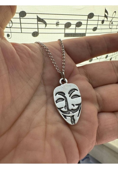 V For Vendetta Maskesi Figürlü Unisex Kolye Özgürlüğün Ve Direnişin Sembolü Çok renkli