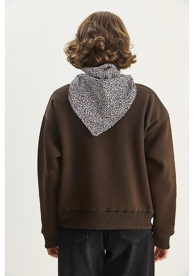 Shade Kadın Fular Detaylı Leopar Nakışlı Üç İplik Şardonlu Oversize Sweatshirt 6917 60283616 - Acı Kahve Çok Renkli