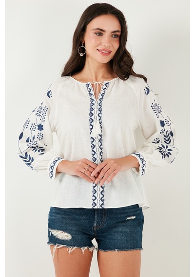 Lela Pamuklu Regular Fit Balon Kol Nakış Işlemeli Bayan Bluz 6110936 Ekru-Indigo Lela Pamuklu Regular Fit Balon Kol Nakış Işlemeli Bayan Bluz 6110936 Ekru-Indigo