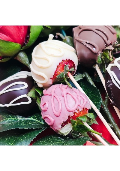 Nin Chocolate Sevgiliye Kırmızı Çiçek Çikolata Demeti