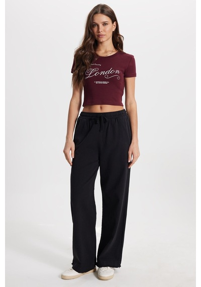 Tudors Kadın Slim Fit Dar Kesim %100 Pamuk Bisiklet Yaka Kısa Kollu Baskılı Bordo Crop Tişört-50533