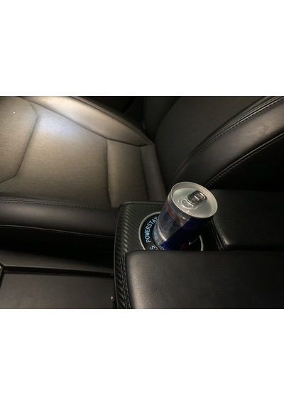 Tesla Model S Bardaklık