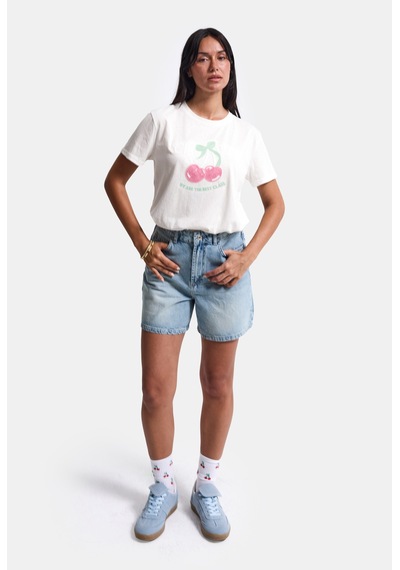 it's basic Kadın Beyaz Kiraz Nakışlı Bol Kesim Tasarım T-shirt