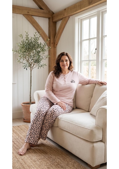 Eyfuze Kadın Kışlık Büyük Beden Desenli Yakası Düğmeli Uzun Kollu Pijama Takımı Kahverengi - Leopar