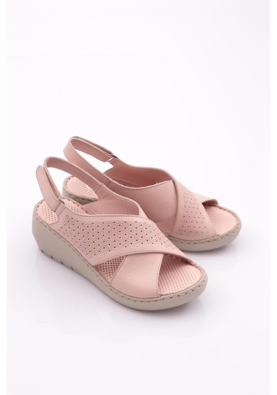Dgn 1000 Kadin Delikli Kalin Topuk Sandalet 1000-2495-R1398 Pudra