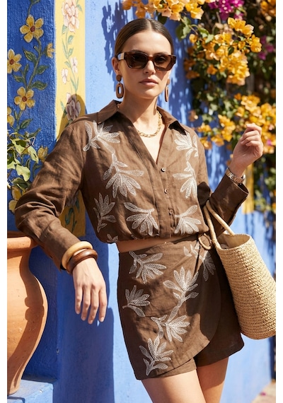 Fashion Cocktail Resif Nakış İşleme Toka Aplike Yan Fermuarlı Lastikli Yüksek Bel Yazlık Minimalist Crop Şort Takım Kahverengi Fashion Cocktail Resif Nakış İşleme Toka Aplike Yan Fermuarlı Lastikli Yüksek Bel Yazlık Minimalist Crop Şort Takım Kahverengi