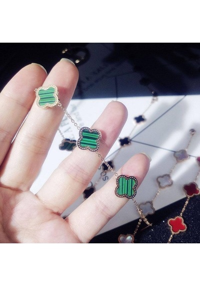 Siyah Moda Titanyum Çelik Dört Yapraklı Yonca Bileklik Basit High-end Beş Kabuk Solmaz Dört Yapraklı Yonca Bileklik Siyah