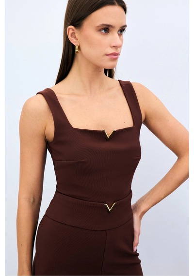 Sateen Yaka Gold Aksesuarlı Bluz - Kahve Kahve