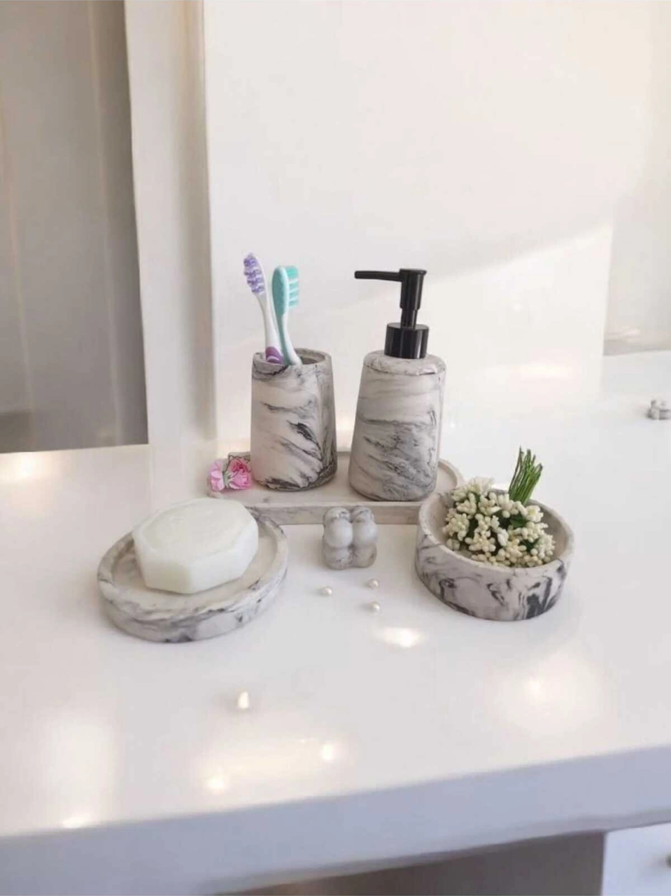 Marble Serisi Organizerli Havluluklu Ve Sıvı Sabunluklu Beton Banyo Seti Gri