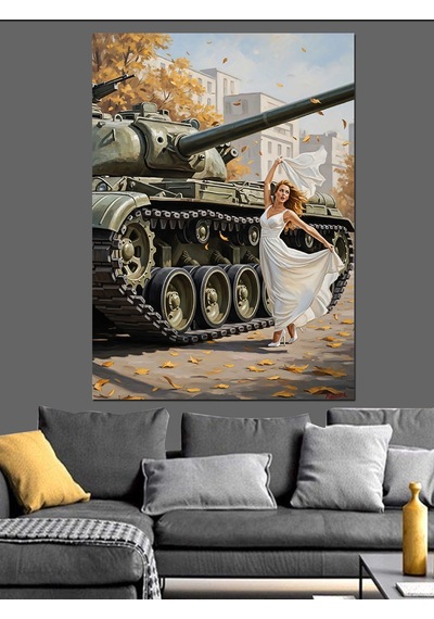 Ahşap Tablo Tank Önünde Gelinlikli Kadın