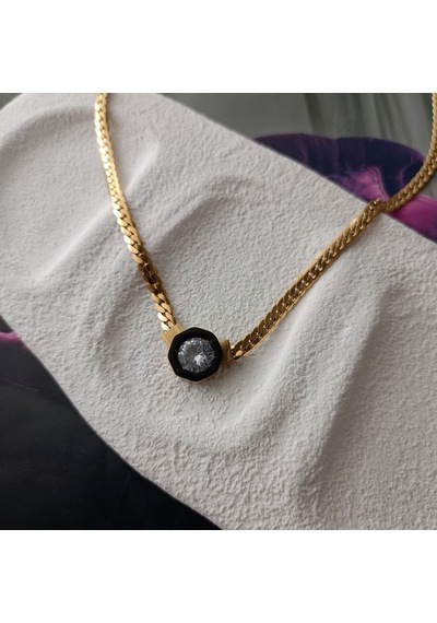 Lente Aksesuar Çağla Şikel Model Siyah Çerçeveli Tektaş Çelik 14k Altın Kaplama İtalyan Zincir Kolye Gold Lente Aksesuar Çağla Şikel Model Siyah Çerçeveli Tektaş Çelik 14k Altın Kaplama İtalyan Zincir Kolye Gold