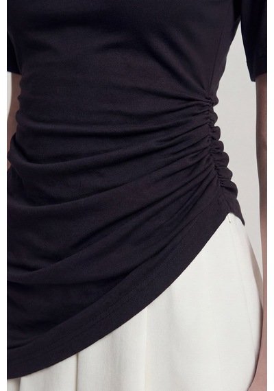 Holly Lolly Büzgü Detaylı Vatkalı Demie Tshirt Siyah