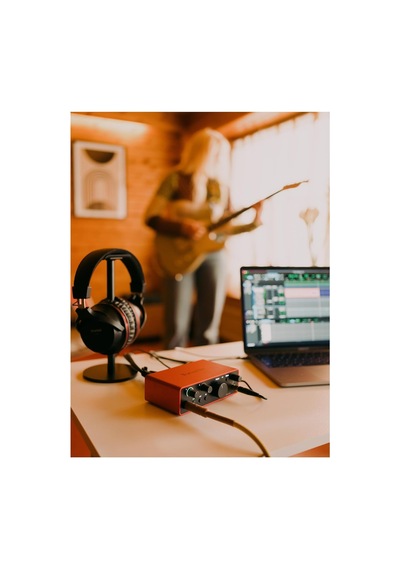 Scarlett Solo Gen 4 Ses Kartı: Gitarist, Vokalist Veya Prodüktör İçin Usb Audio Arayüzü, Stüdyo Kalitesinde Kay