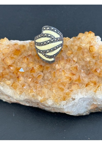 Aysesa Sedef Üzeri Markazit Taşlı Kadın Gümüş Yüzük 925 Ayar 10.29 Gram