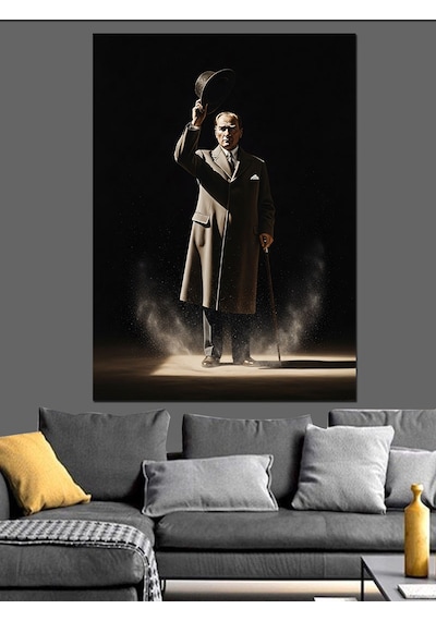 Ahşap Tablo Karanlıkta Duran Atatürk Silüeti