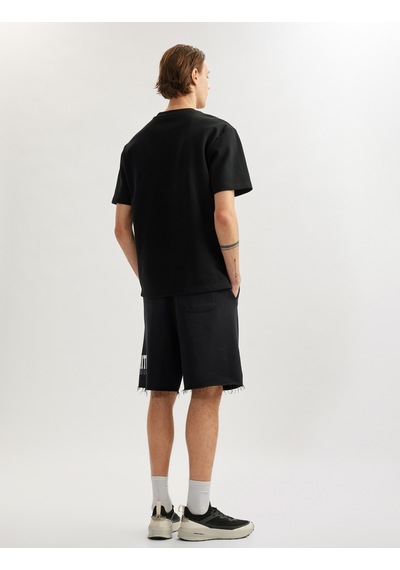 Koton Slogan Baskılı Cepli Bermuda Beli Bağcıklı Pamuk Karışımlı Oversize Spor Şort Siyah 5sam40033nk Siyah Koton Slogan Baskılı Cepli Bermuda Beli Bağcıklı Pamuk Karışımlı Oversize Spor Şort Siyah 5sam40033nk Siyah