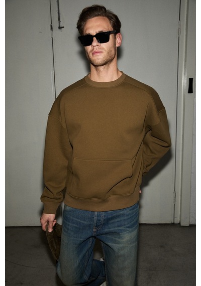 Grimelange Coyotes Erkek Bisiklet Yaka Kangru Cepli Organik Pamuk Regular Fit Koyu Haki Sweatshirt Koyu Haki