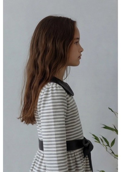 Fesshera Kids Kız Çocuk Elbise Suni Deri Detaylı Bebe Yaka Sırtı Fermuarlı Şık Elbise Beyaz Fesshera Kids Kız Çocuk Elbise Suni Deri Detaylı Bebe Yaka Sırtı Fermuarlı Şık Elbise Beyaz