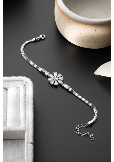 Çekirdekjewelry 925 Ayar Gümüş Zirkon Taşlı Çiçek Motifli Kadın Bileklik Gri