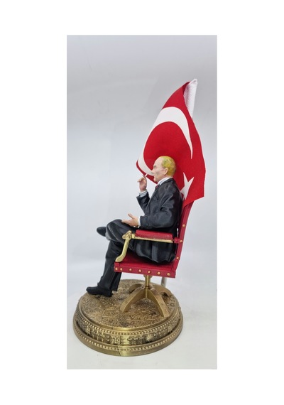 Türk Bayraklı Atatürk Figür 21 Cm Özel Tasarım