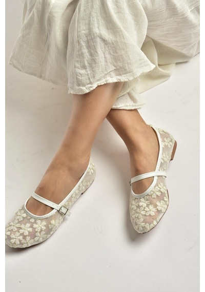 Fox Shoes Y726711415 Beyaz File Çiçek Motif İşlemeli Kadın Babet Beyaz