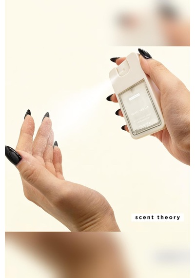 Scent Theory Velvet Vanilla Nemlendirici Ve Kokulu El Temizleme Spreyi 30ml