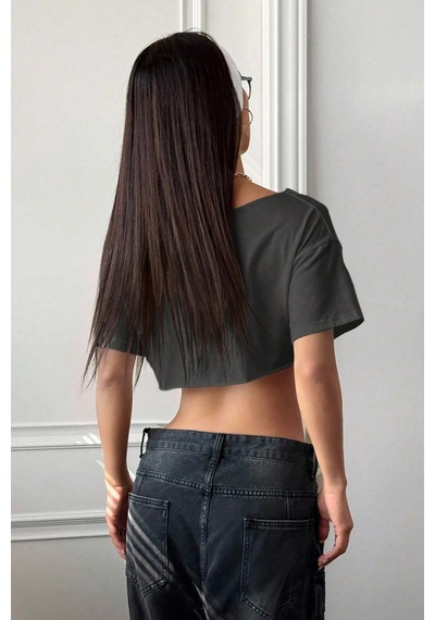 Kadın Antrasit Kayık Yaka Oversize Crop T-shirt Antrasit
