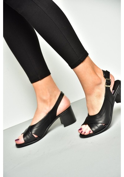 Fox Shoes P555452203 Siyah Hakiki Deri Kalın Topuklu Kadın Ayakkabı Siyah